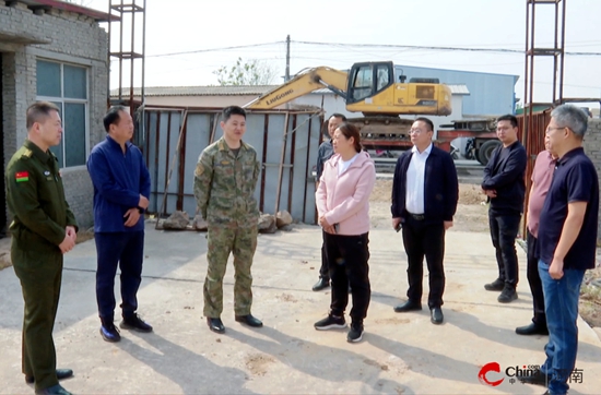 西平县委书记侯公涛调研重点基础设施和项目建设 安全生产 抗旱浇麦等工作(图3)