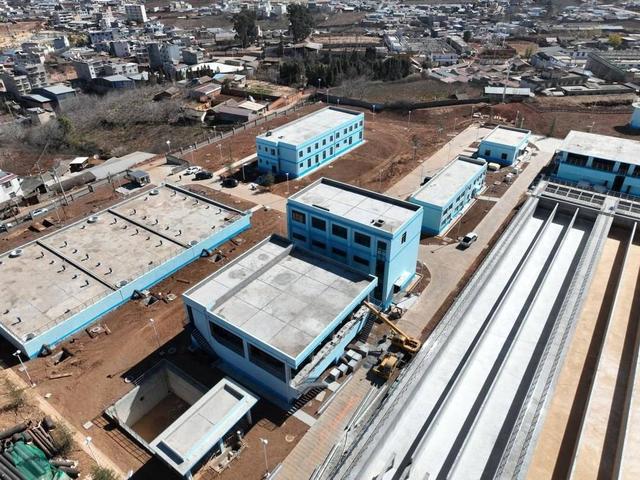 四川盐源县城市环线及基础设施补短提升项目建设全面提速(图1)