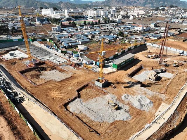 四川盐源县城市环线及基础设施补短提升项目建设全面提速(图3)