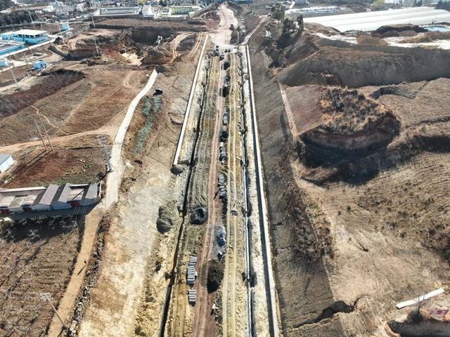 四川盐源县城市环线及基础设施补短提升项目建设全面提速(图2)