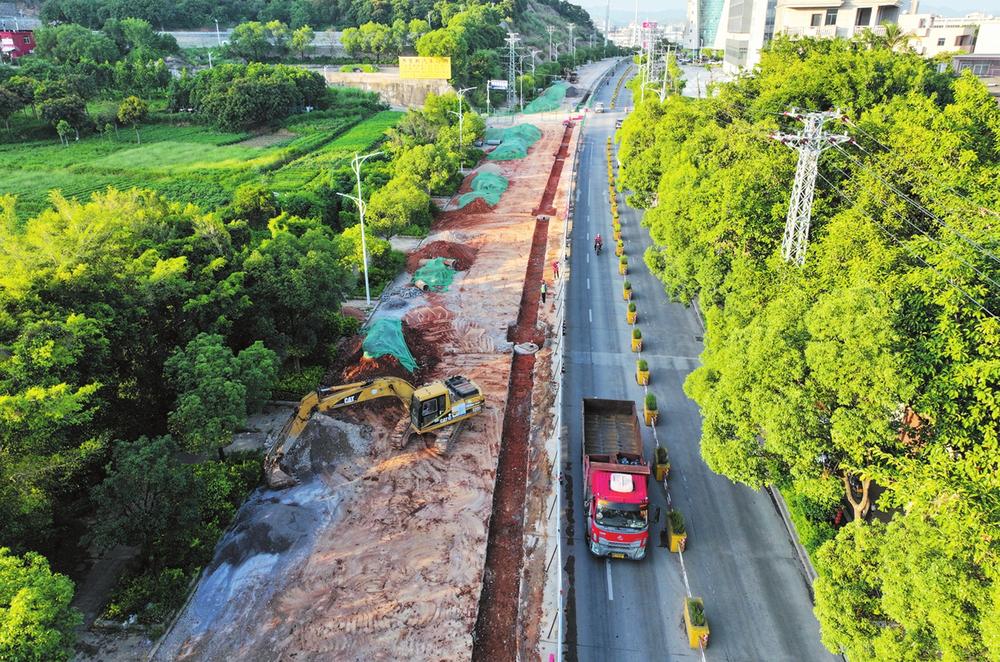 不开挖！部分管道修复采用“微创手术” 滨江大道3285公里路面改造提升(图1)