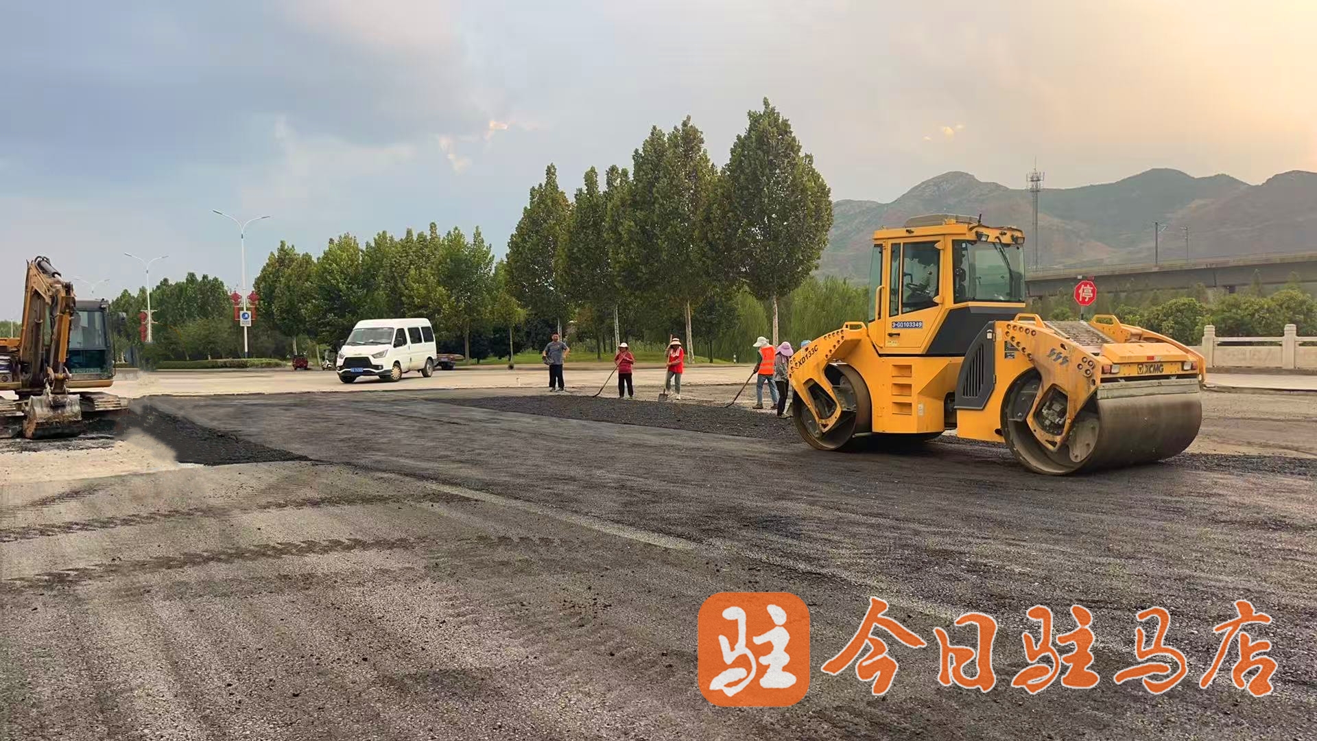 确山县公路事业发展中心圆满完成城区主干道路面修复工程(图1)