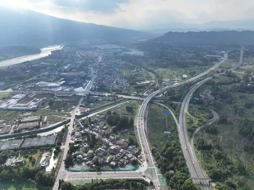 筑巢引凤 强基赋能——雅安高新区基础设施建设刷新“进度条”(图3)