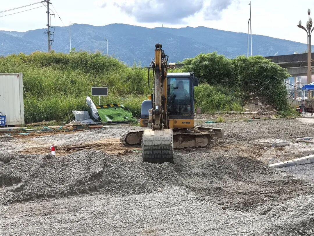 筑巢引凤 强基赋能——雅安高新区基础设施建设刷新“进度条”(图1)