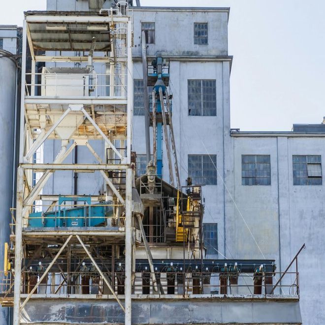 非开挖修复材料冷施工不易燃；能厚涂。(图2)