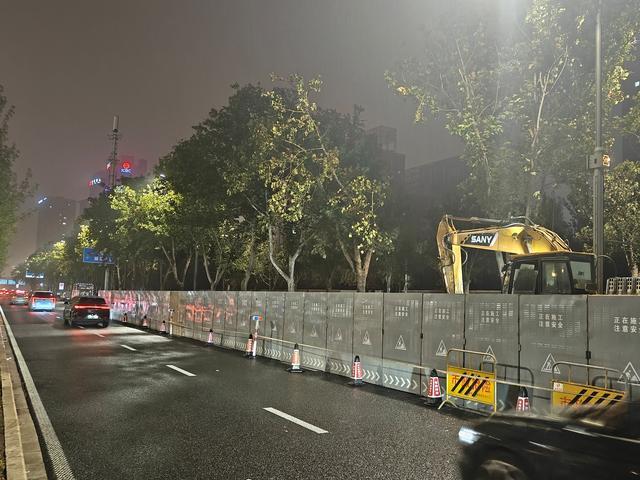 “加强排查+消除隐患” 郑州持续推进金水路道路隐患整治(图1)