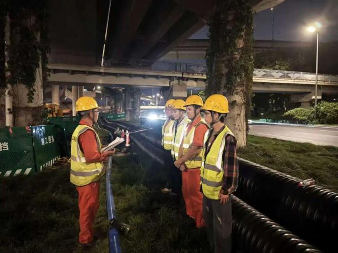 成都环境工程建设有限公司双节坚守岗位筑牢城市管网畅通防线(图2)