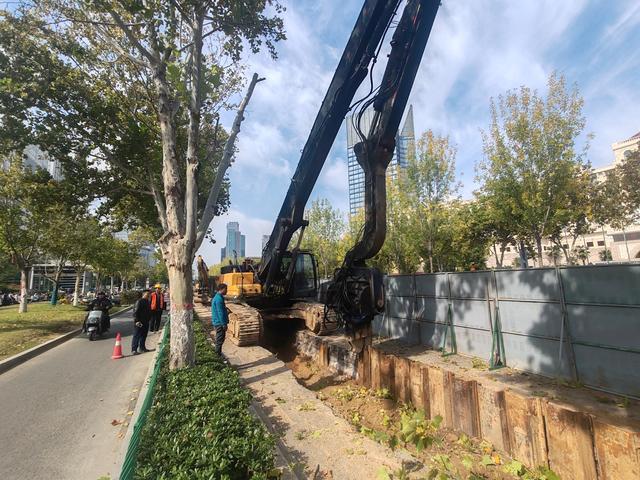 高效攻坚！郑州城管全速推进金水路道路病害整治(图4)