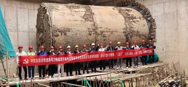 地下攻坚三百六十个昼夜东西向快速路“上改下”项目中段顶管工程全线贯通(图3)