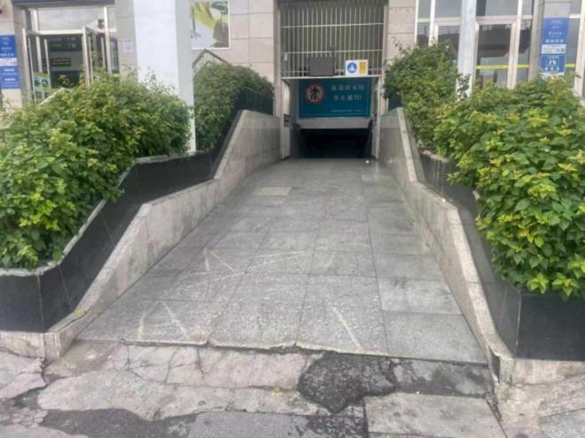 漂亮又好走 平湖火车站地下通道升级了(图3)