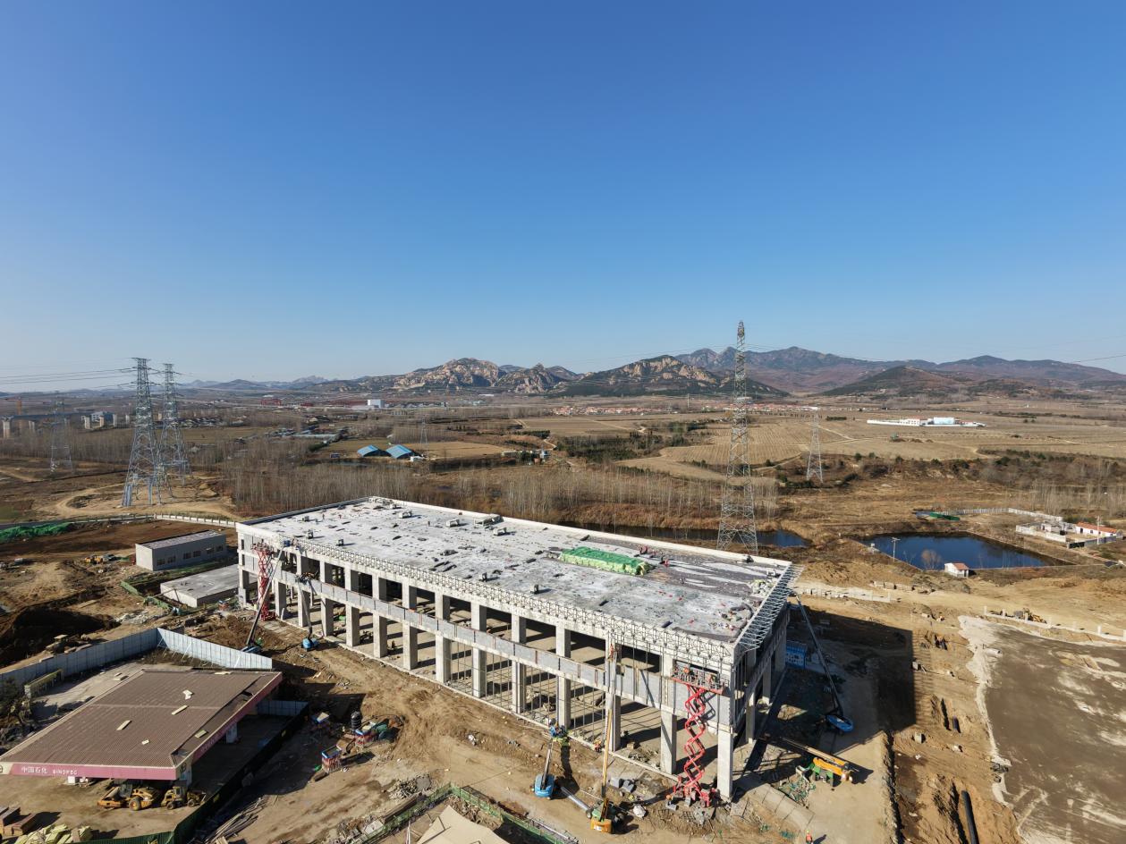 中建筑港沈海高速改扩建工程地下设备用房主体封顶(图1)