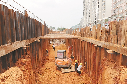 集美公路部门微改造地下通道 增设挡水坎筑牢防汛“安全墙”(图1)