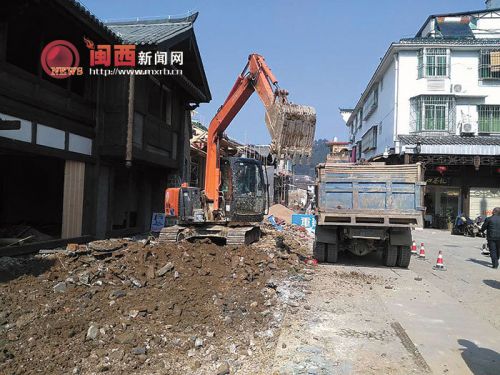 深圳小区隔音屏施工受阻业主呼吁尽快修复(图1)