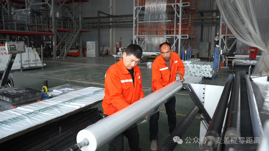 【2026新春走基层】机器轰鸣启春耕 实干担当筑根基(图1)