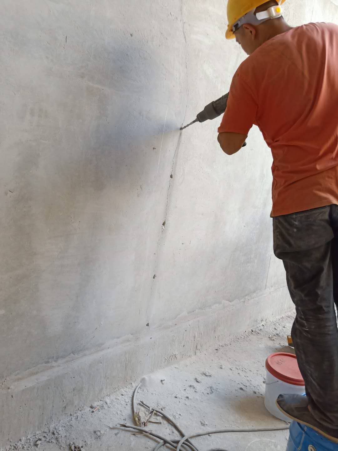 消除道路安全隐患 保障群众安全出行丨东环路、工业大道、西南大道实施路面修复(图1)