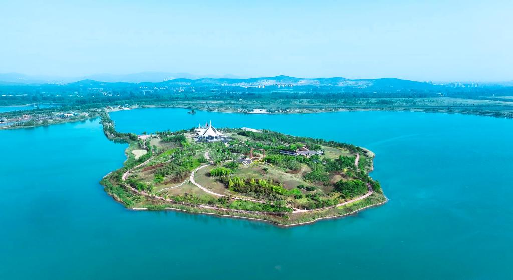 宁夏隆德：候鸟北归绘春景 渝河生态展新姿(图1)