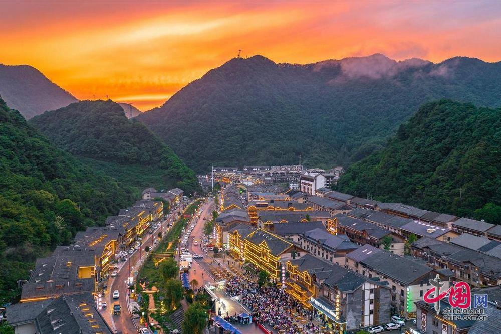 世界地球日 守护北纬31度的绿色奇迹 神农架林区生态保护与修复概览(图3)