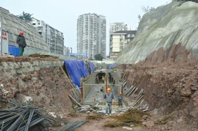 康乐县加快老城区地下管网改造(图1)